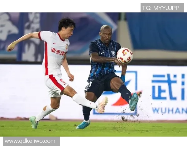 南京足球队与武汉足球队赛后状态分析及表现评估